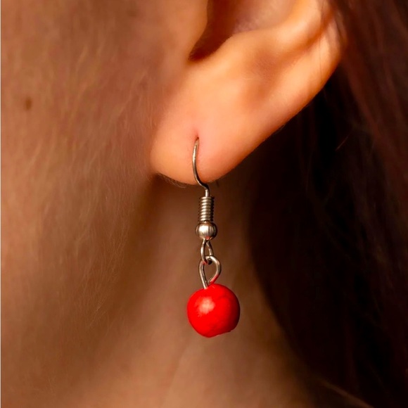 Daisy Dotted Deserts - Red Necklace - Picture 3 of 3